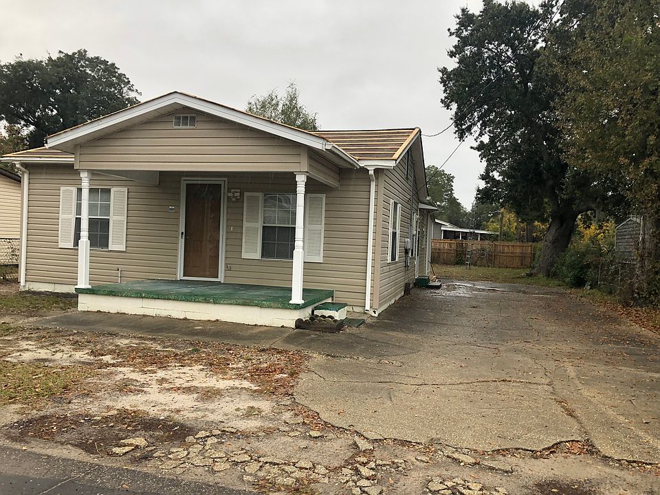 1st image of 2719 E 7th St