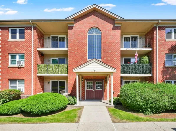 16 Maple Crest Cir APT J, Holyoke, MA 01040