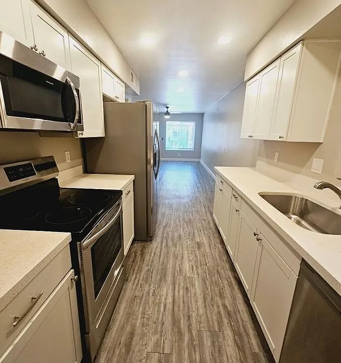 2826 E Capri Cir #4