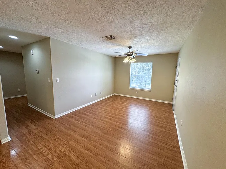 139 Sherwood Dr — Photo 9