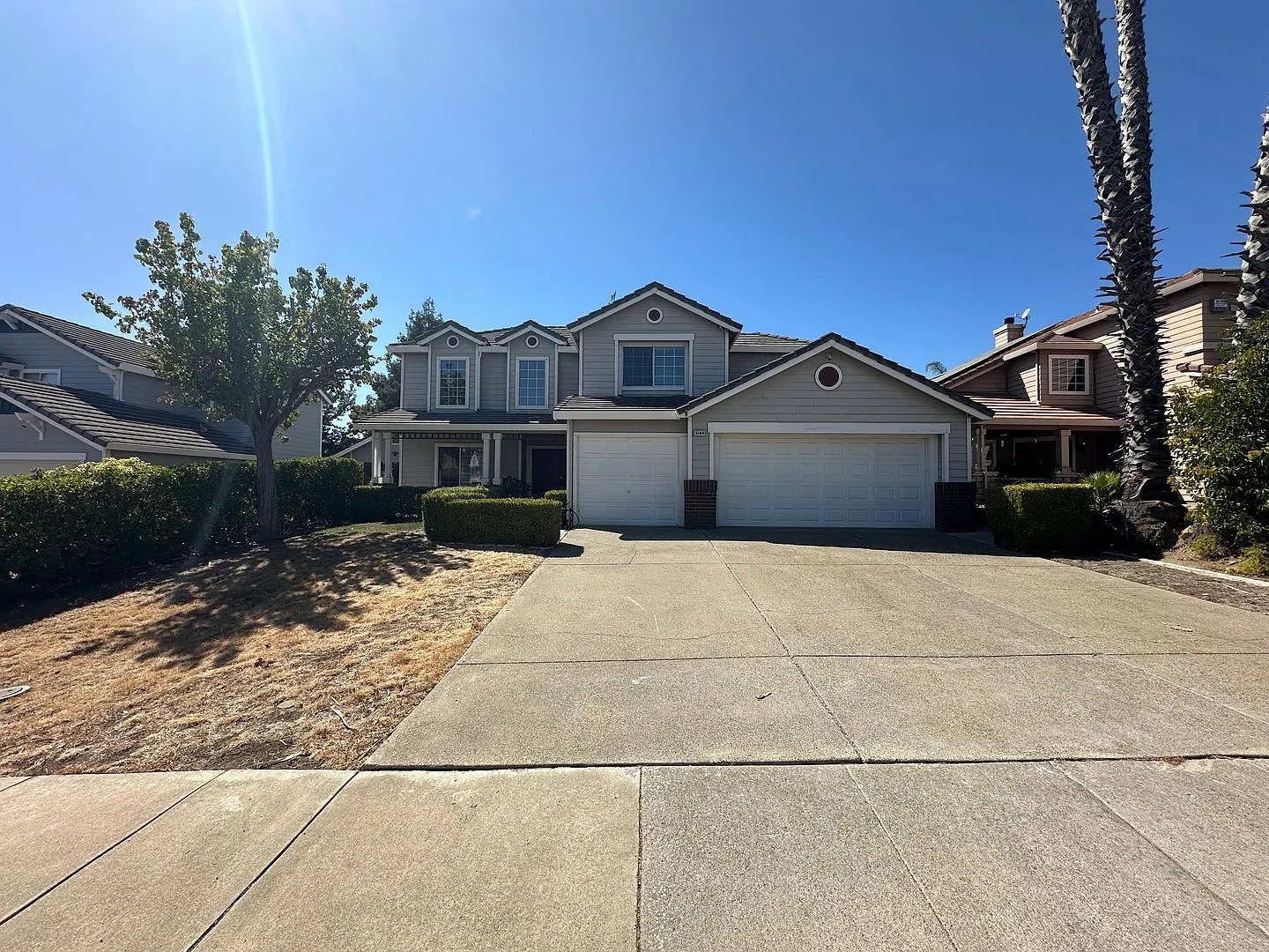 Gorgeous Antioch Home 3 Car Garage w/ SOLAR — Photo 1