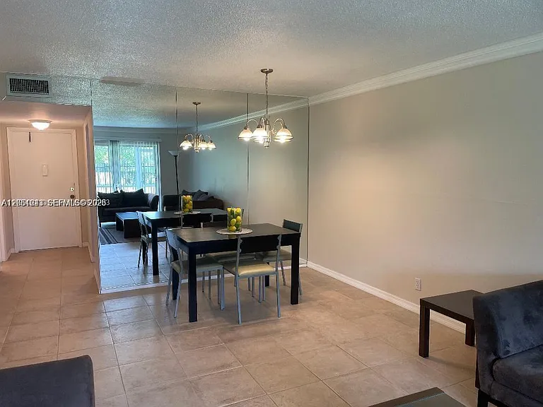 950 Hillcrest Dr #102 — Photo 4