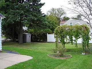 2nd image of 1524 De Peyster Ave