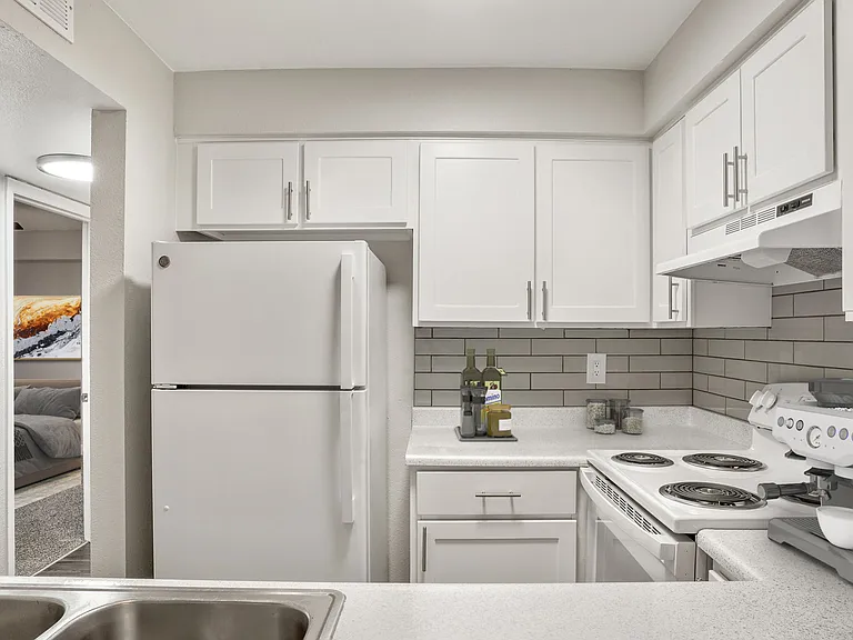 Fully Equipped Kitchen at Horizon East Apartments