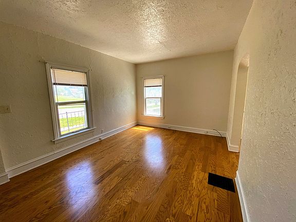 3rd image of 1301 North Ave NE