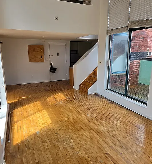 71 Scholes St #4A — Photo 4