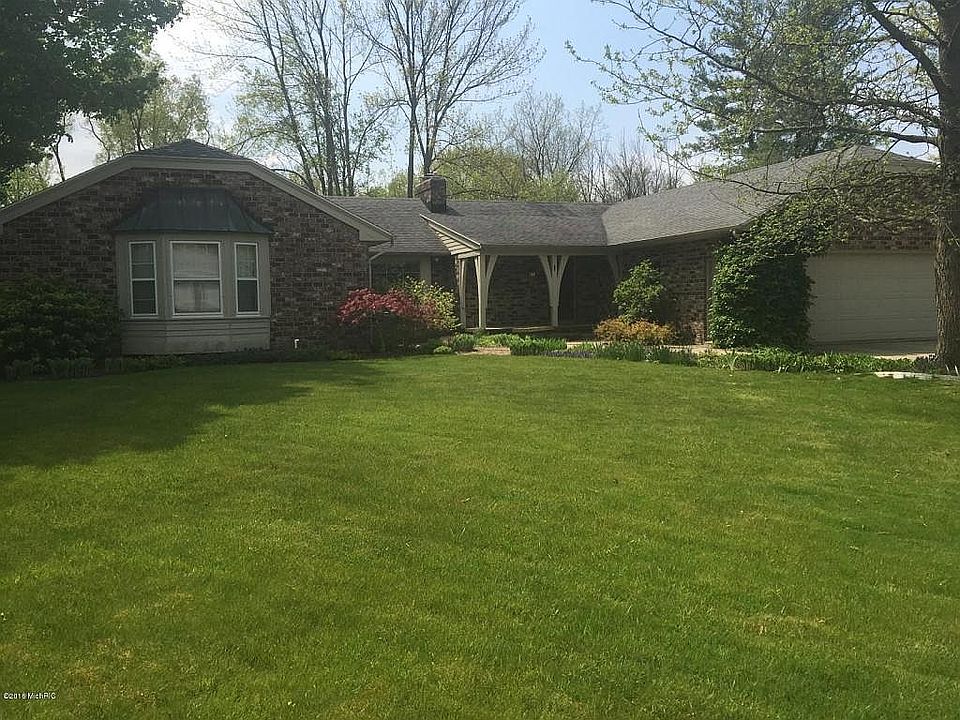 2nd image of 2700 Meadowbrook Dr SE