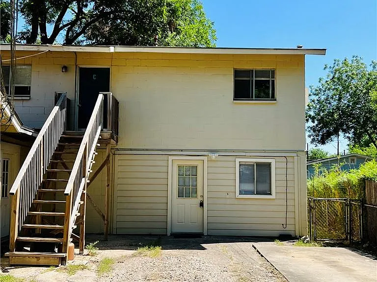 1914 Cullen Ave #B — Photo 1