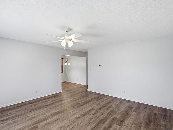 4th image of 6039 N East Park View St