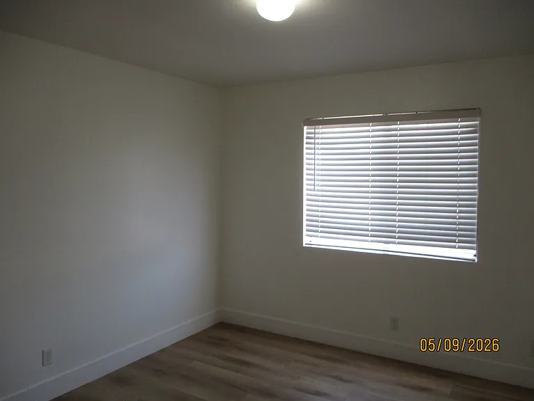 631 E Elk Ave #8 — Photo 20