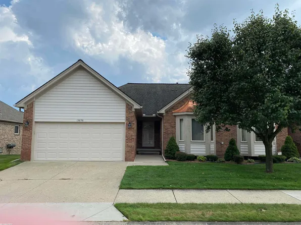 13898 Treeland Dr, Shelby Township, MI 48315