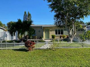 15827 1st St E, Redington Beach, FL 33708