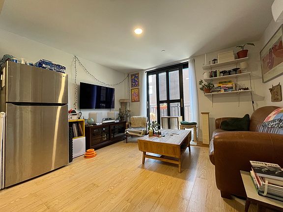 3rd image of 24 Wilson Ave #5C