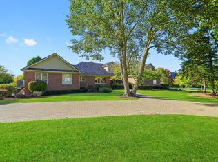 510 W Lancaster Ct, Inverness, IL 60010