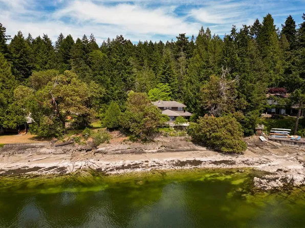 114 Arbutus Rd, Saltspring Island, BC V8K 1A3