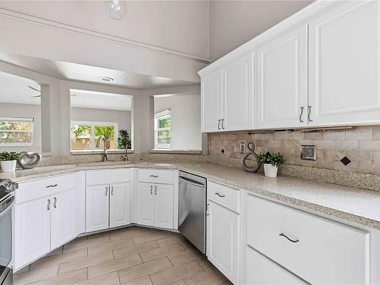 7795 Pine Trace Dr — Photo 16
