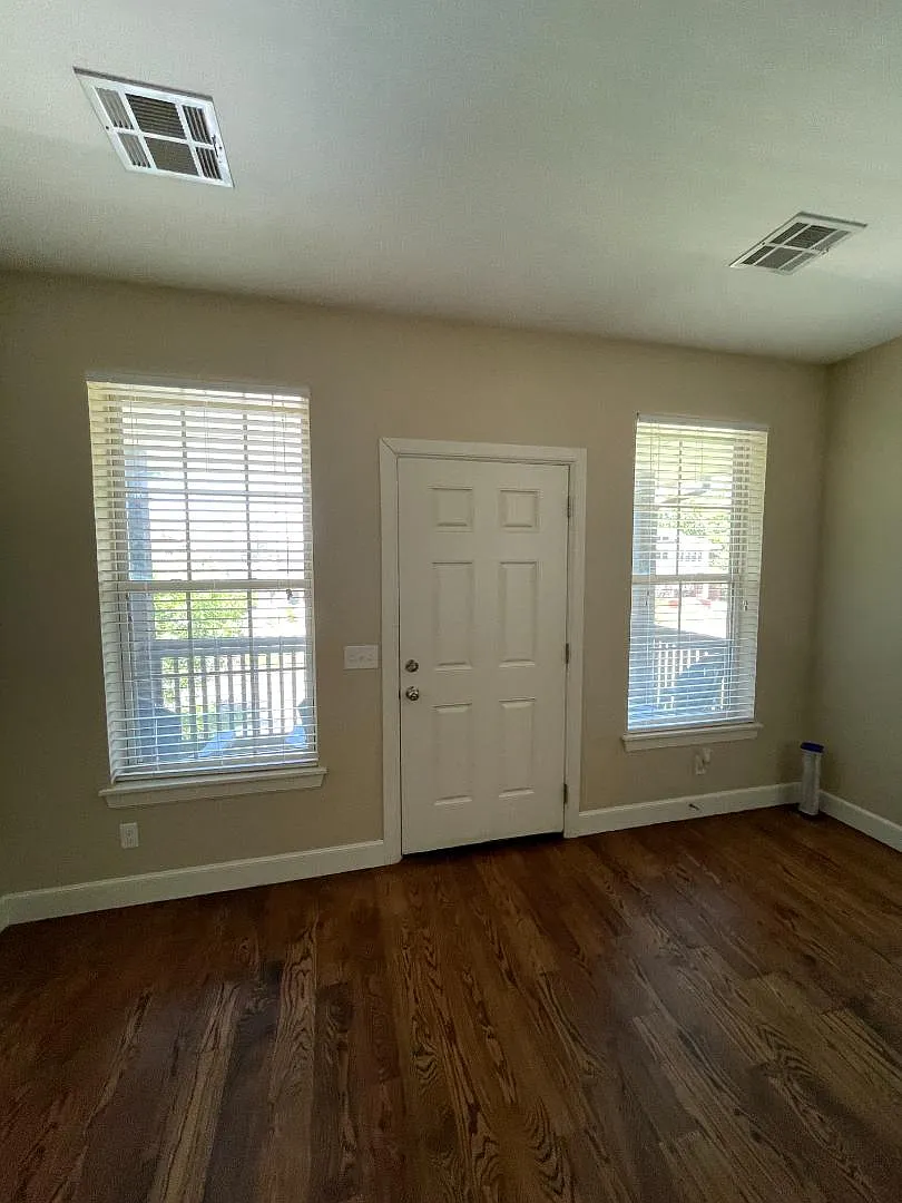 751 Deans Row Avenue - 01 — Photo 3