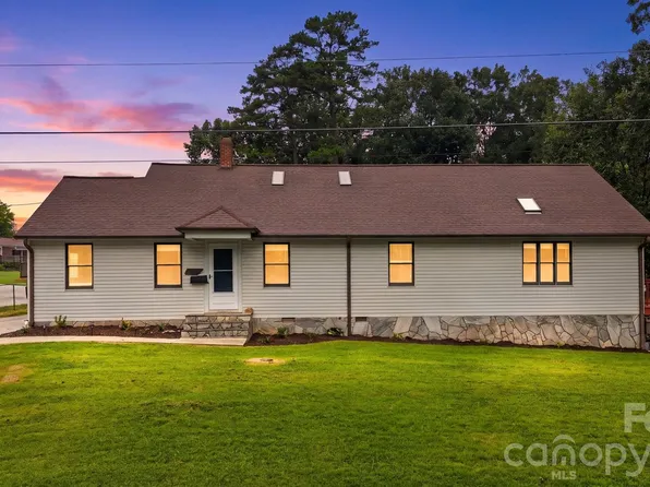 512 Garrou Ave SE, Valdese, NC 28690