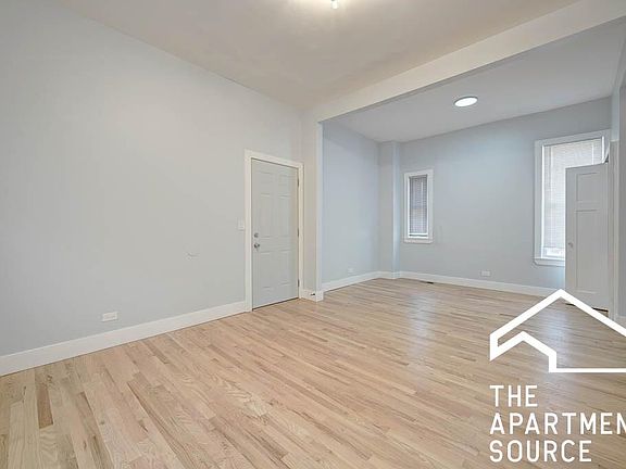 4th image of 930 N Richmond St #2A