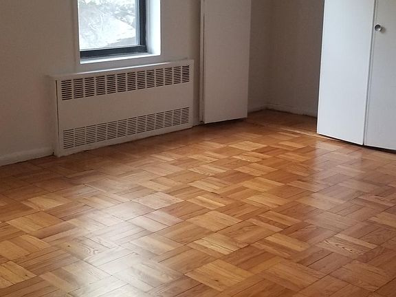3rd image of 271 Crescent Pl APT 2A