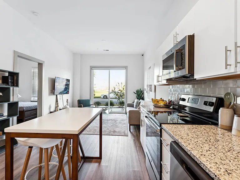 The Point on 38th Apartments — Photo 11