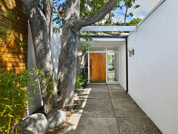 4th image of 3744 Cody Rd