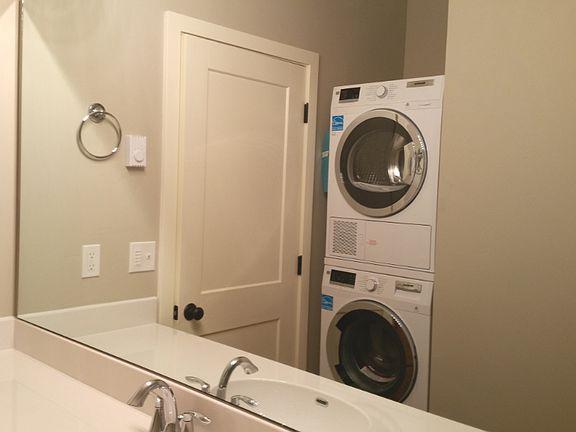 5th image of 502 SW Evergreen Ave APT 104