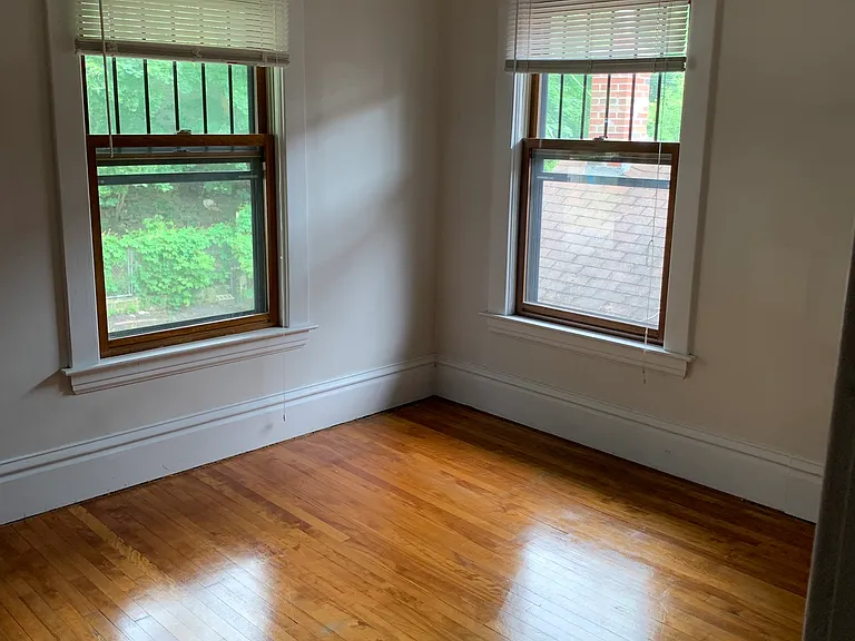 221 Grand Ave NE — Photo 9