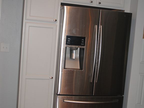 5th image of 128 Holmes Blvd