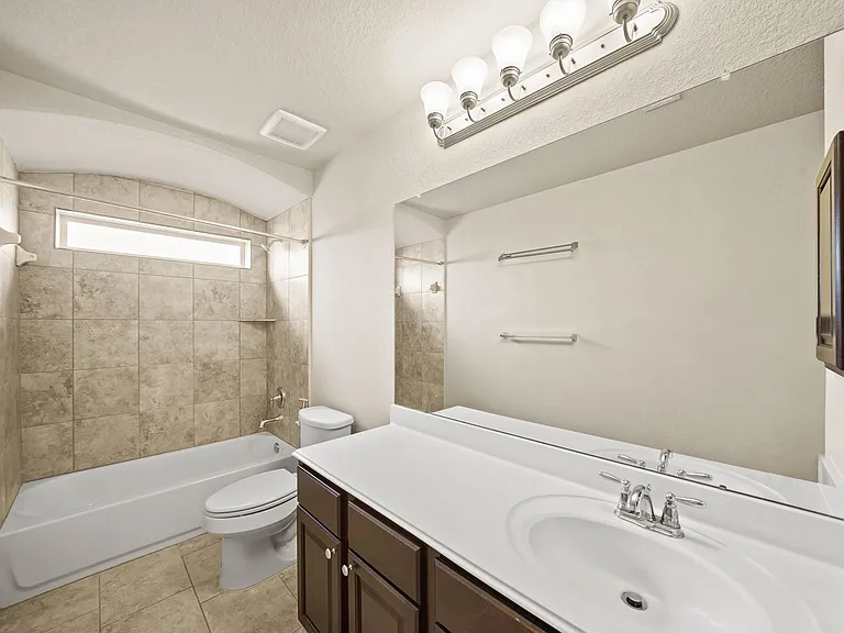 19119 Arcadia Cove Ct — Photo 23