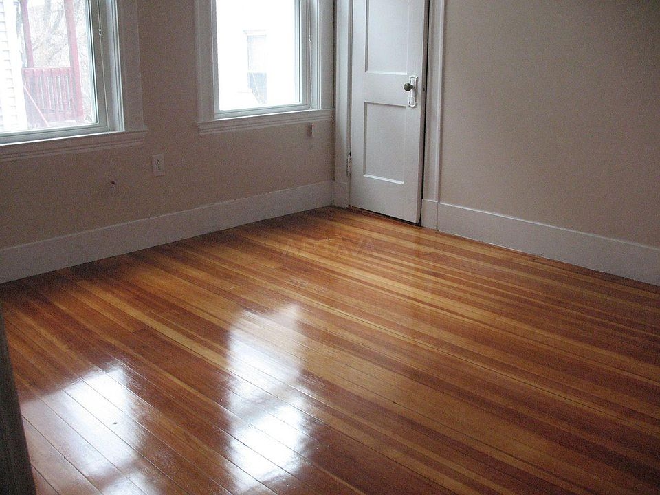 2nd image of 132 Montrose St #5