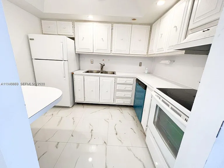 6395 Bay Club Dr #4 — Photo 8