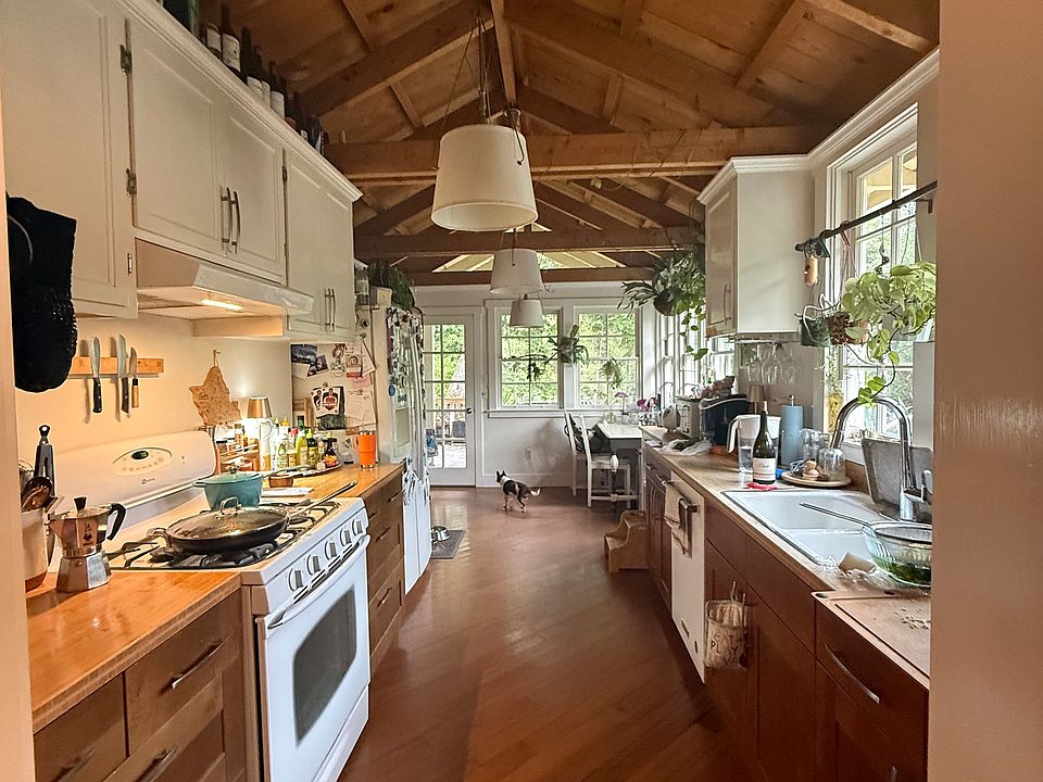 Breakfast nook towards windows