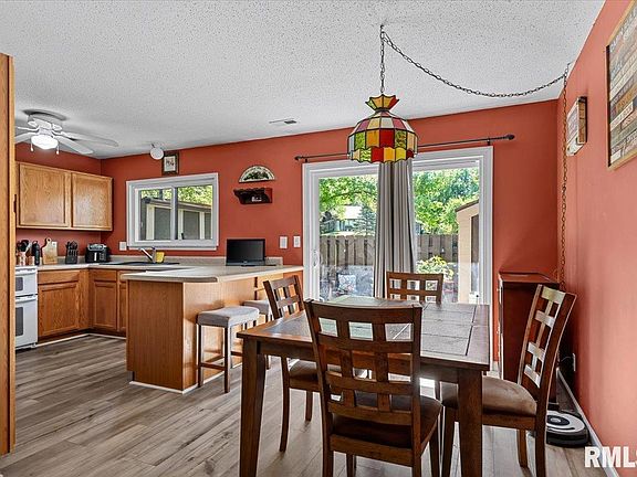 3rd image of 28 Trailridge Ln