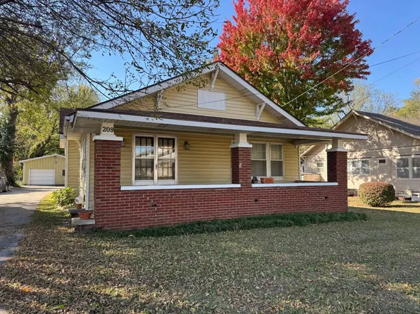 209 N Plummer Ave, Chanute, KS 66720