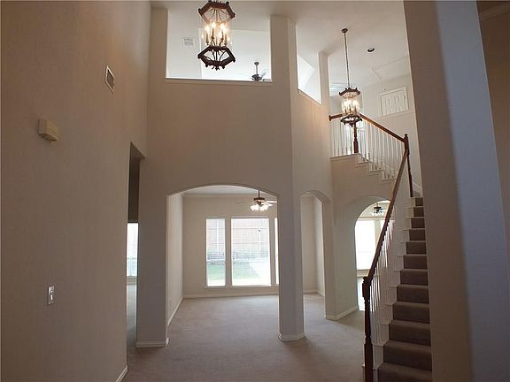 3rd image of 1205 Whispering Oaks Dr