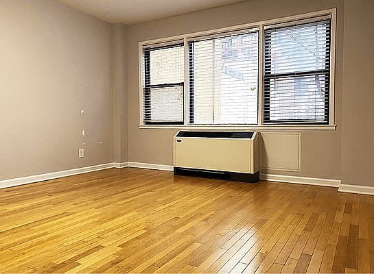 4th image of 310 E 52nd St #9B