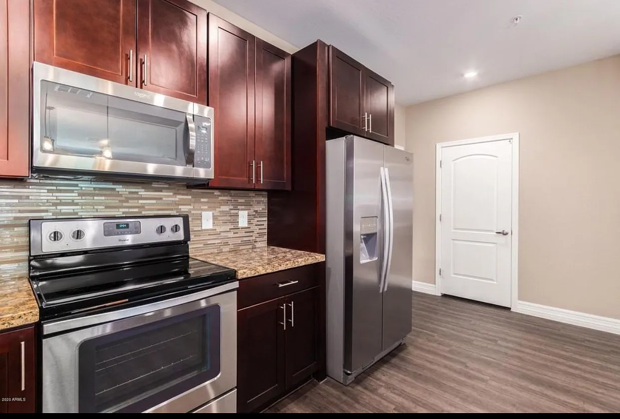 3 bed, 2.5 bath, 1558 sqft, $2,375 — Photo 4