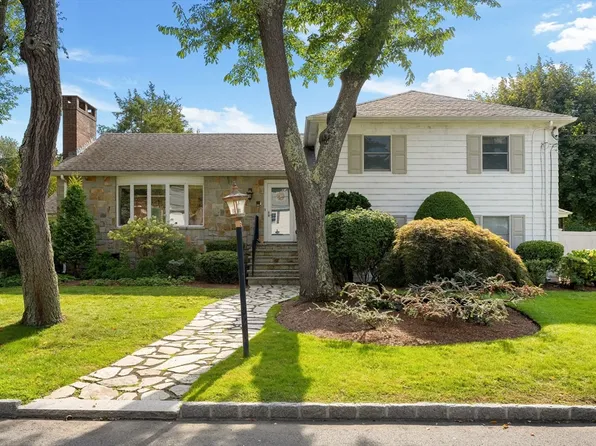 50 Tomahawk Rd, Arlington, MA 02474