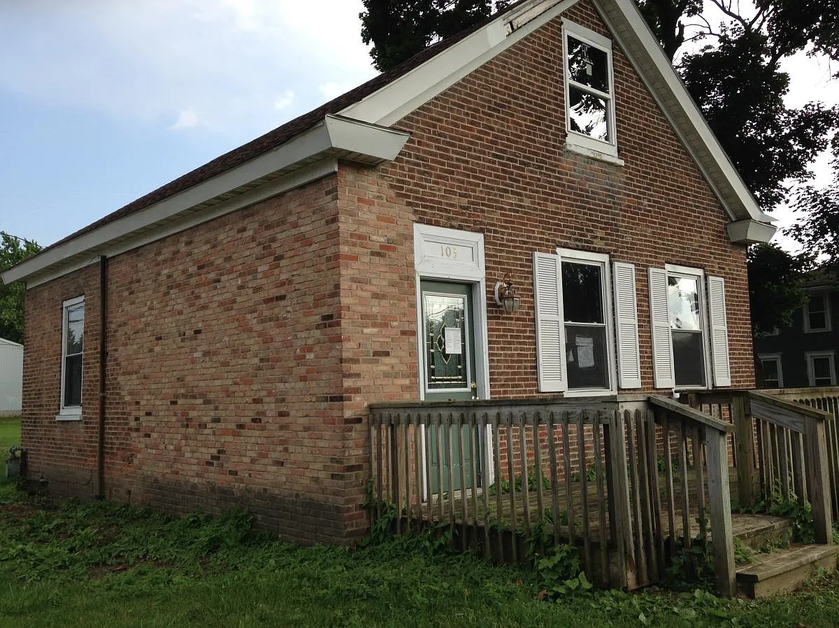 103 W Columbus Rd photo 1