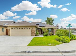 800 Sunset Meadow Ln, Bakersfield, CA 93308