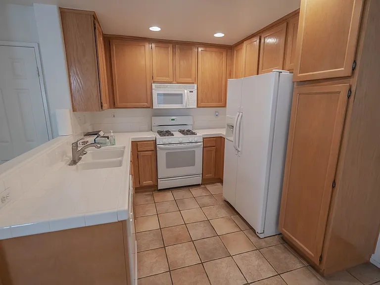 25745 Perlman Pl #F — Photo 6