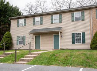 10 Diamond Spring Cir, Akron, PA 17501