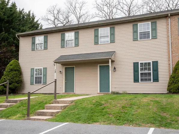 10 Diamond Spring Cir, Akron, PA 17501