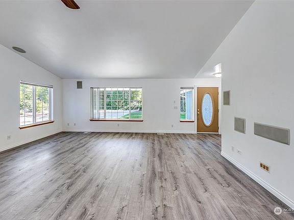 4th image of 6139 Beal Place NW