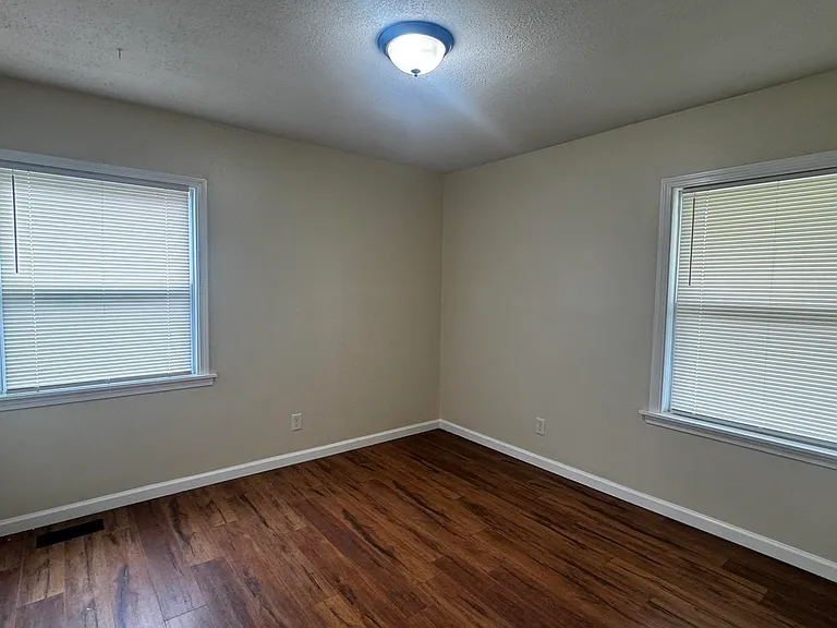 112 Shamrock Dr — Photo 15