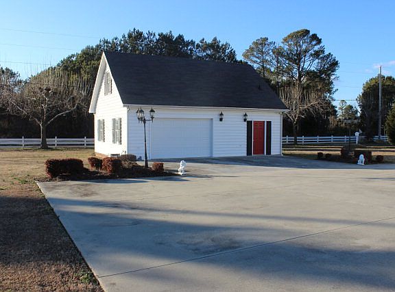 4th image of 35 James Madison Ct