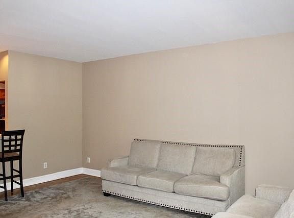 4th image of 1319 Oak Hill Dr