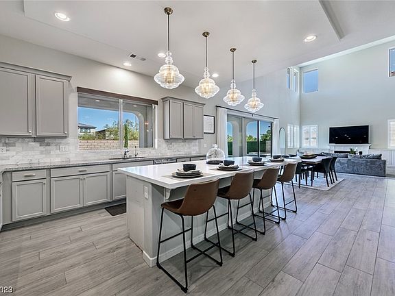 5th image of 12040 Attiva Ave