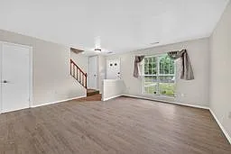 3 bedroom townhouse — Photo 4